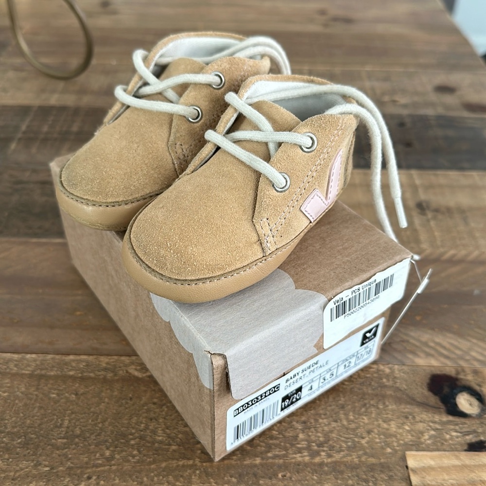 Veja - Baby Suede - desert petale - sz 4